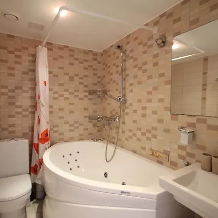 Apartament With A Hot Tub Near The Beach And Center Parnawa